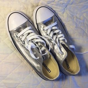 Like new silver Converse sneakers. Size 8.5.